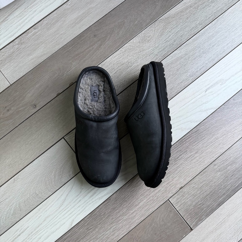 UGG Men's dark black Slip-Ons